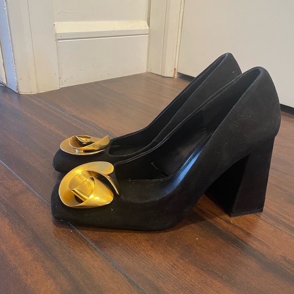 Zara Black Women's Shoes with Gold Accent - Picture 2 of 2